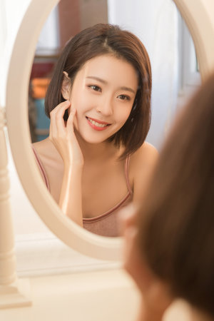 唐舞桐被迫脱内衣无遮挡图片